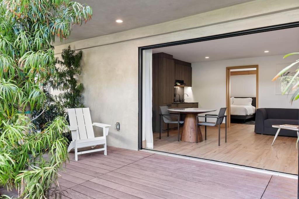 Malibu Sand Carbon Beach Suites Ngoại thất bức ảnh
