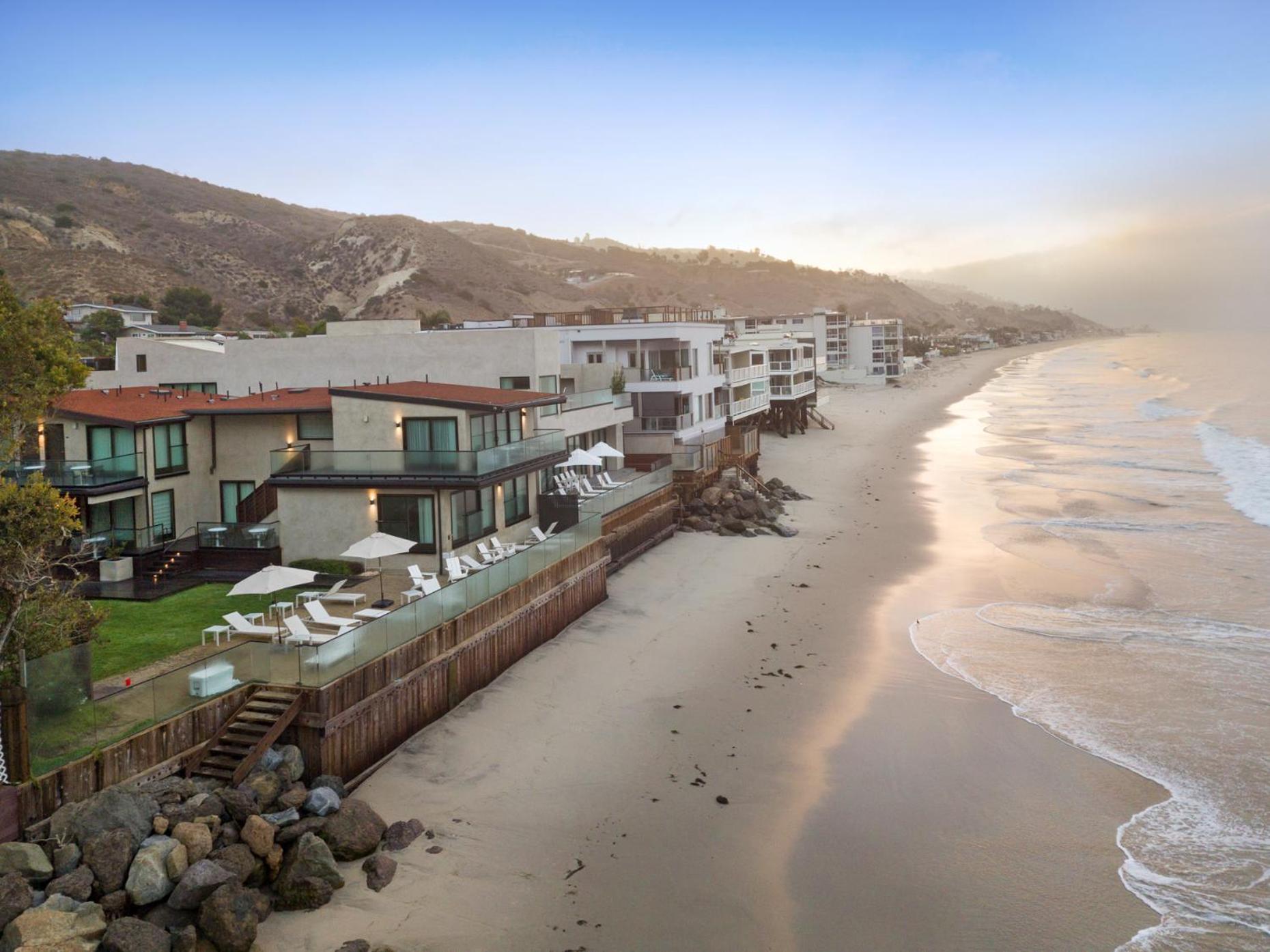 Malibu Sand Carbon Beach Suites Ngoại thất bức ảnh