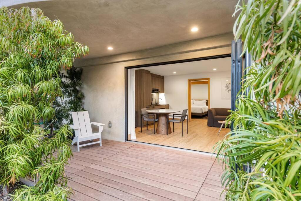 Malibu Sand Carbon Beach Suites Ngoại thất bức ảnh