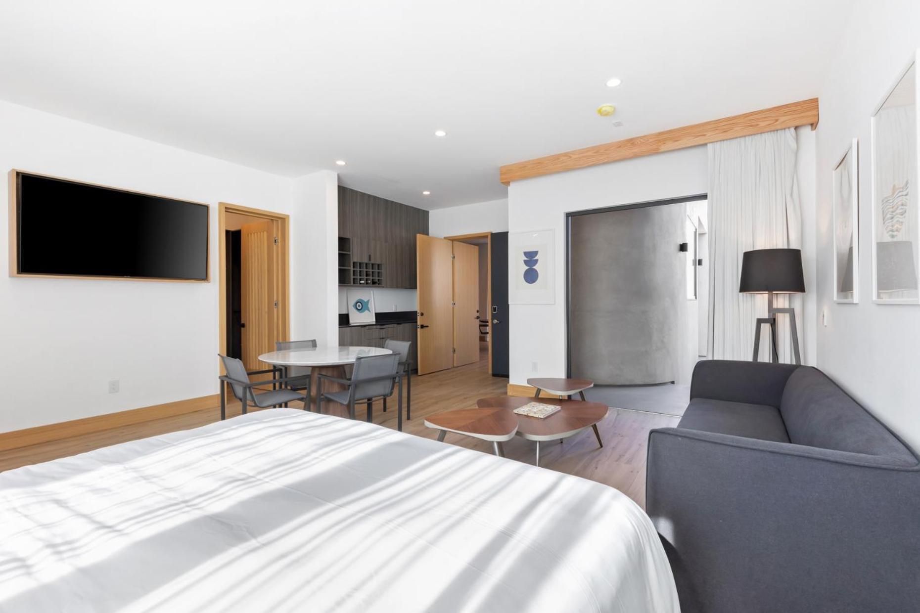 Malibu Sand Carbon Beach Suites Ngoại thất bức ảnh