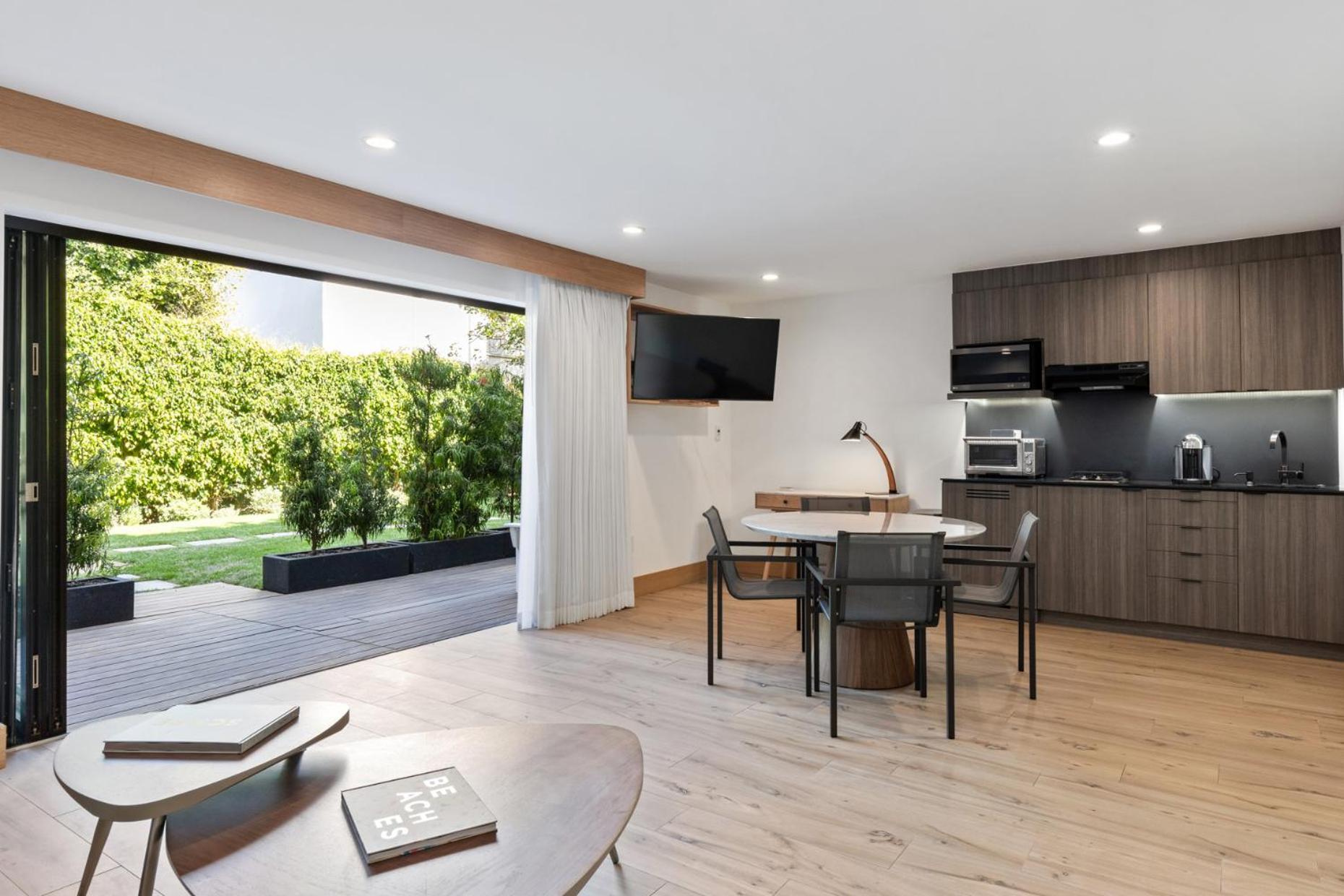 Malibu Sand Carbon Beach Suites Ngoại thất bức ảnh