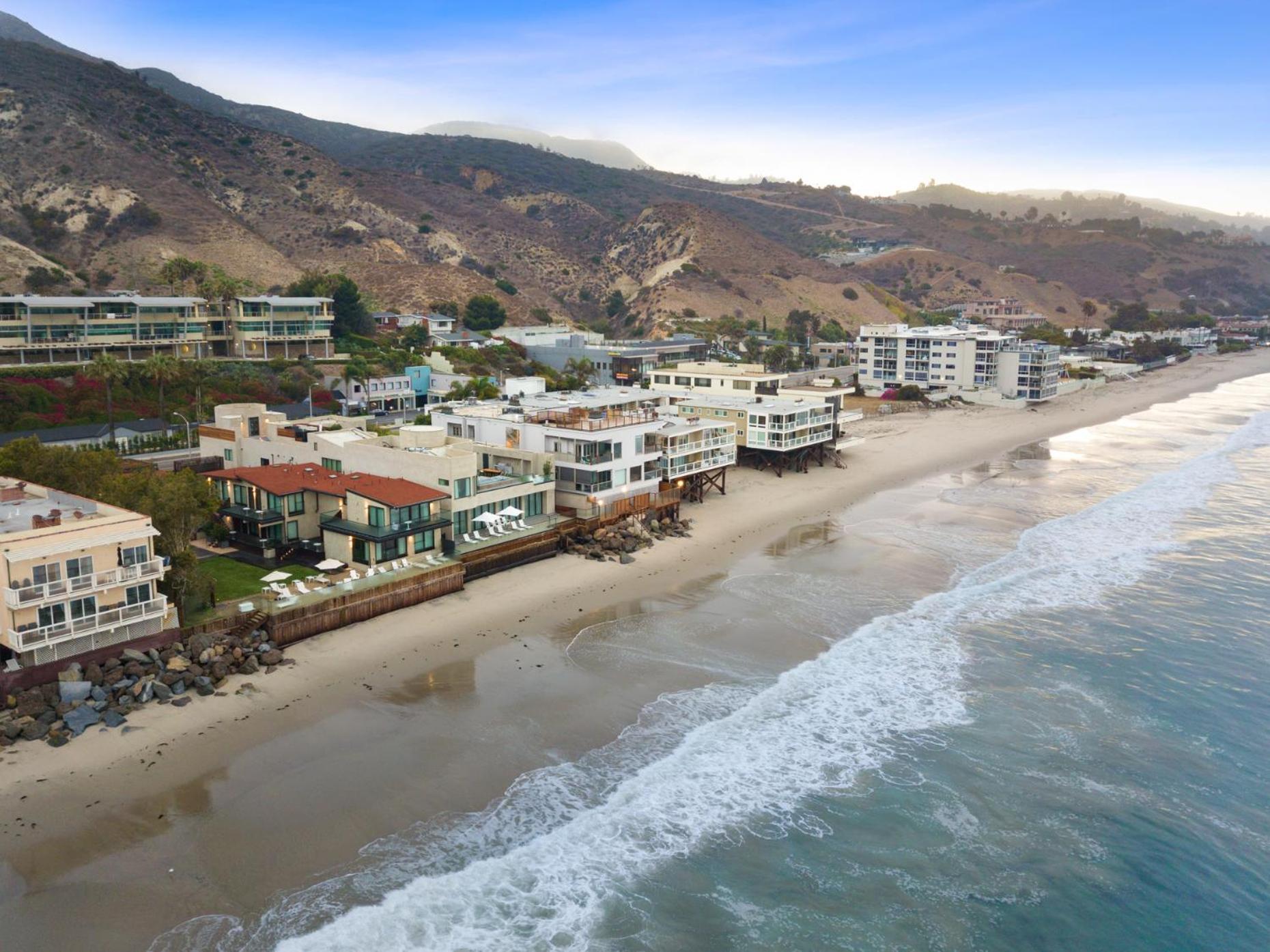 Malibu Sand Carbon Beach Suites Ngoại thất bức ảnh